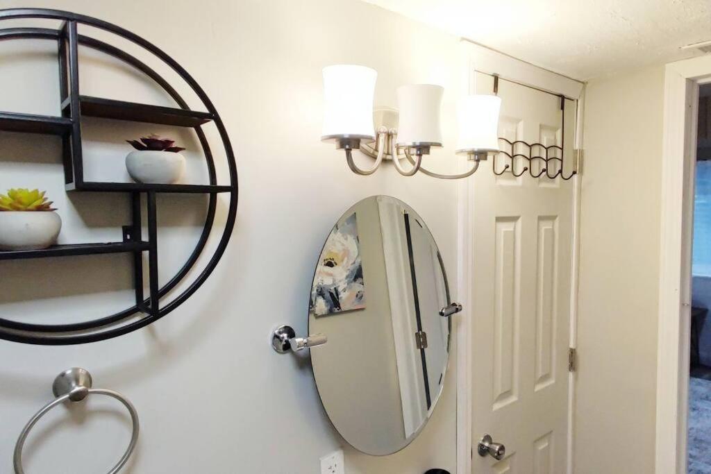 Spacious Suite Close To Downtown Indy/ King Bed Indianapolis Exteriör bild