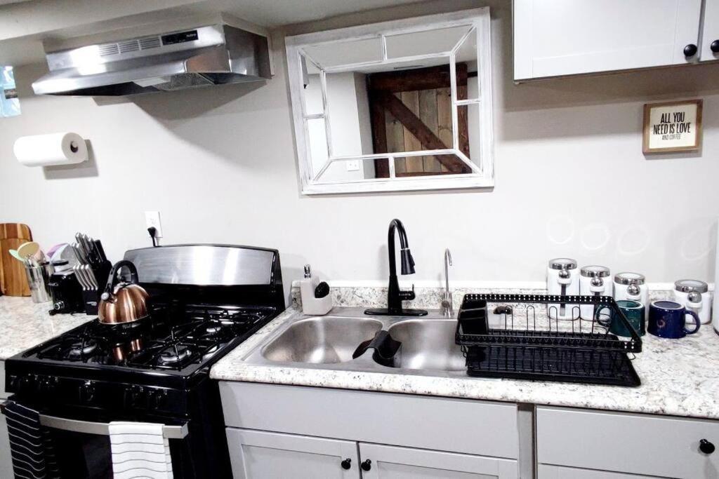 Spacious Suite Close To Downtown Indy/ King Bed Indianapolis Exteriör bild